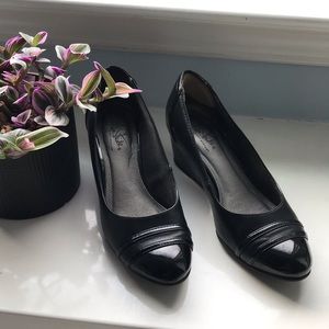 Black wedge pumps